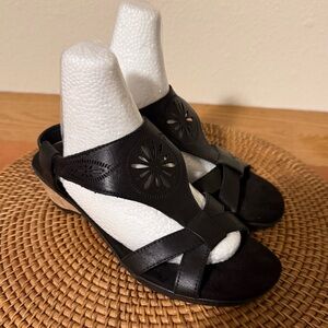 Walking Cradles Black Women's Sandals